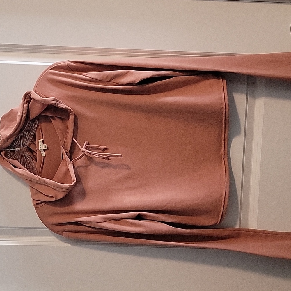 Copper key cropped hooded shirt